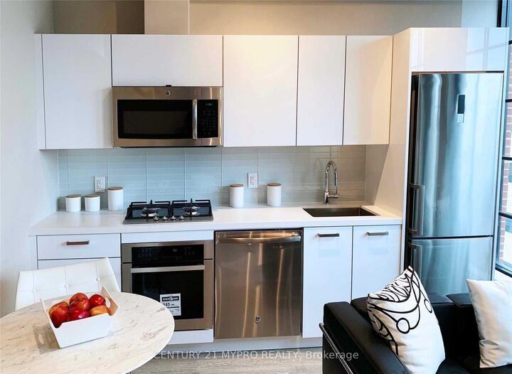 Property Photo:  3008 William Cutmore Boulevard 624  ON L6H 8E7 