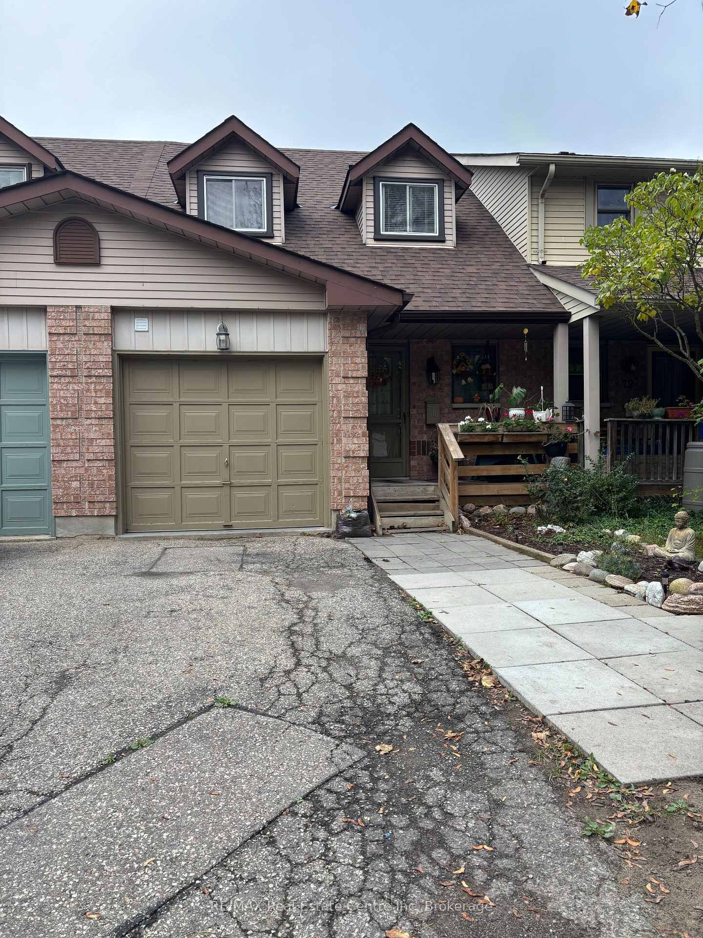 Property Photo:  70 Grandridge Crescent  ON N1H 8G3 
