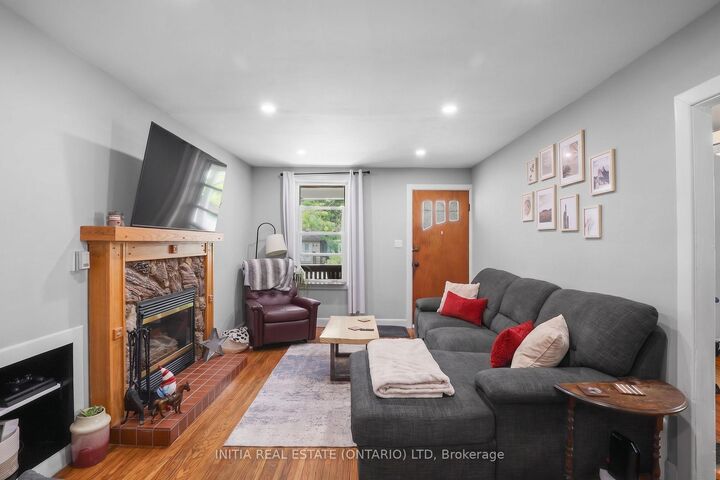 Property Photo:  55 Briscoe Street W  ON N6J 1M4 