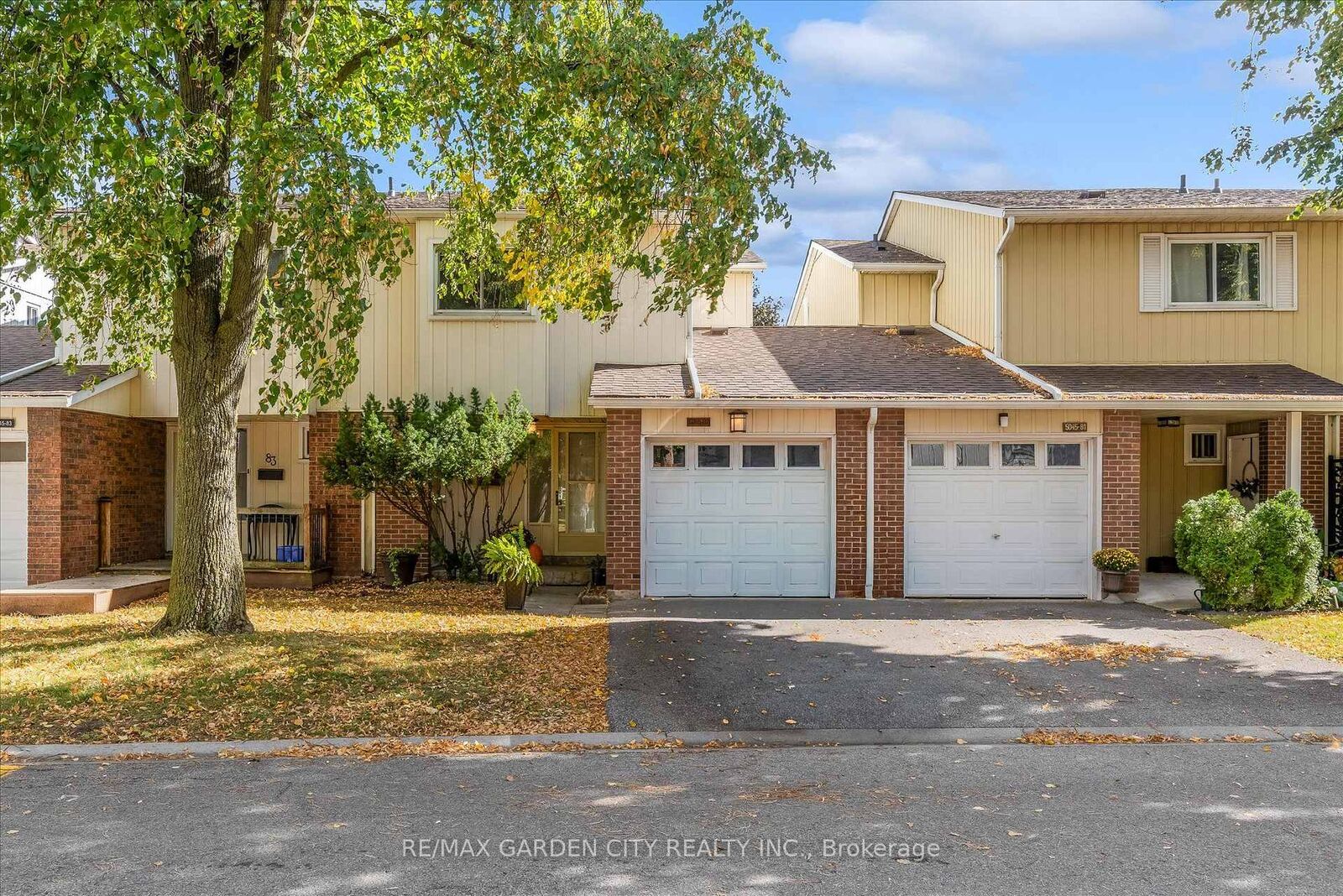 Property Photo:  5045 Pinedale Avenue 82  ON L7L 5J6 