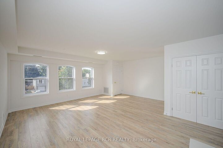 Property Photo:  15 Brenda Boulevard 306  ON L9W 3Y5 