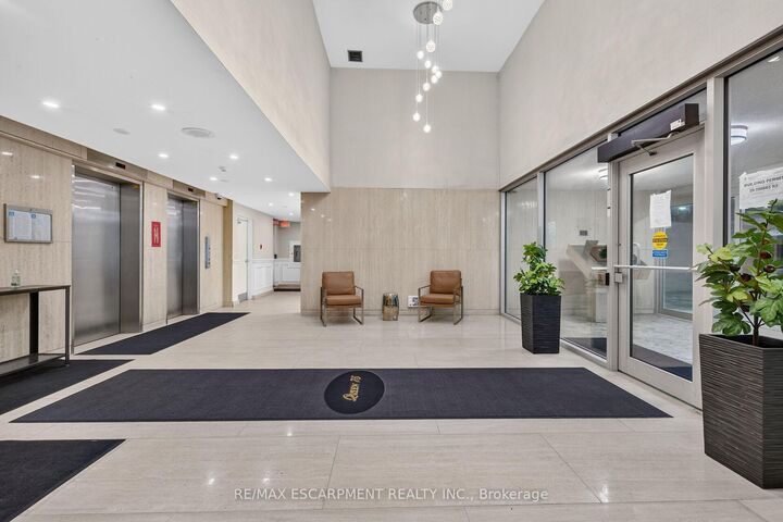 Property Photo:  75 Queen Street N 1203  ON L8R 3J3 