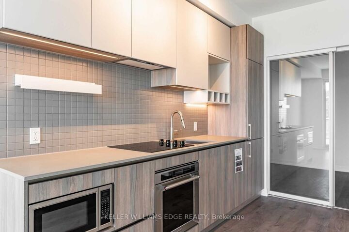 Property Photo:  950 Portage Parkway 2005  ON L4K 0J7 