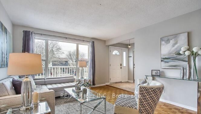 Property Photo: 676 Mountview Place ON L3Y 3P7