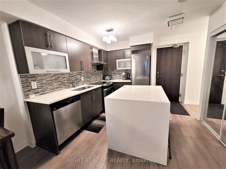 Property Photo:  1 Michael Power Place 711  ON M9A 0A1 