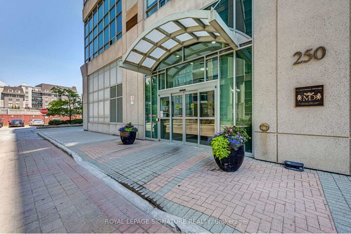 Property Photo:  250 Manitoba Street 714  ON M8Y 4G8 