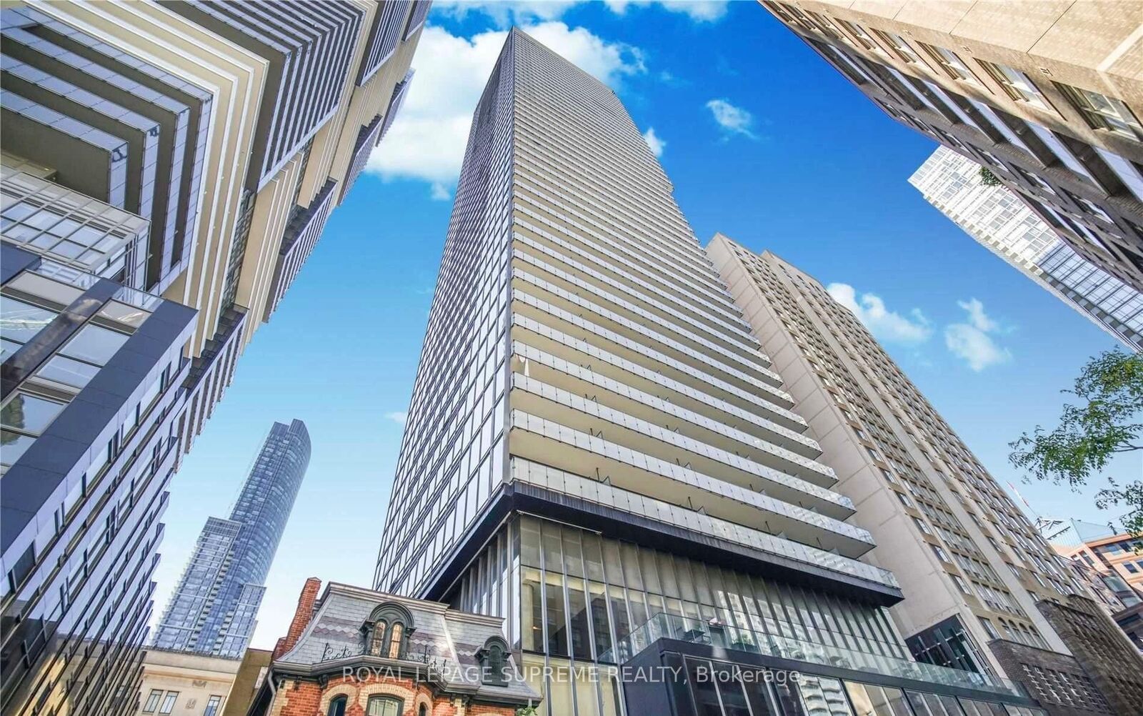 Property Photo:  15 Grenville Street 4305  ON M4Y 1A1 