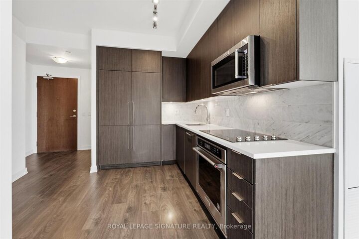 Property Photo:  38 Iannuzzi Street 1512  ON M5V 0S2 