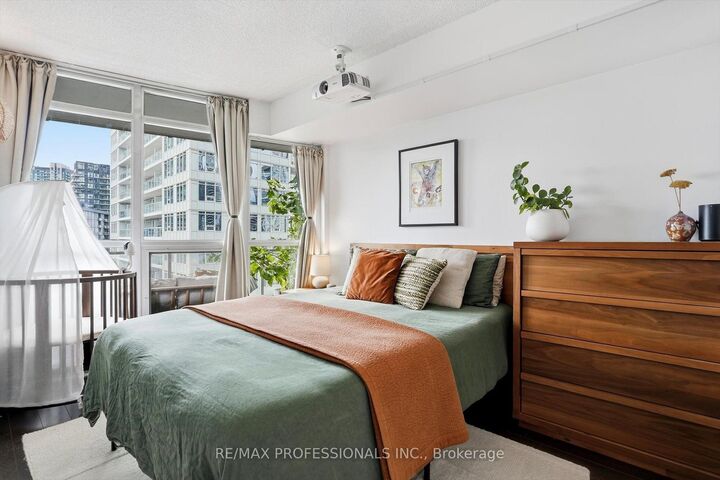 Property Photo:  38 Dan Leckie Way 1605  ON M5V 2V6 