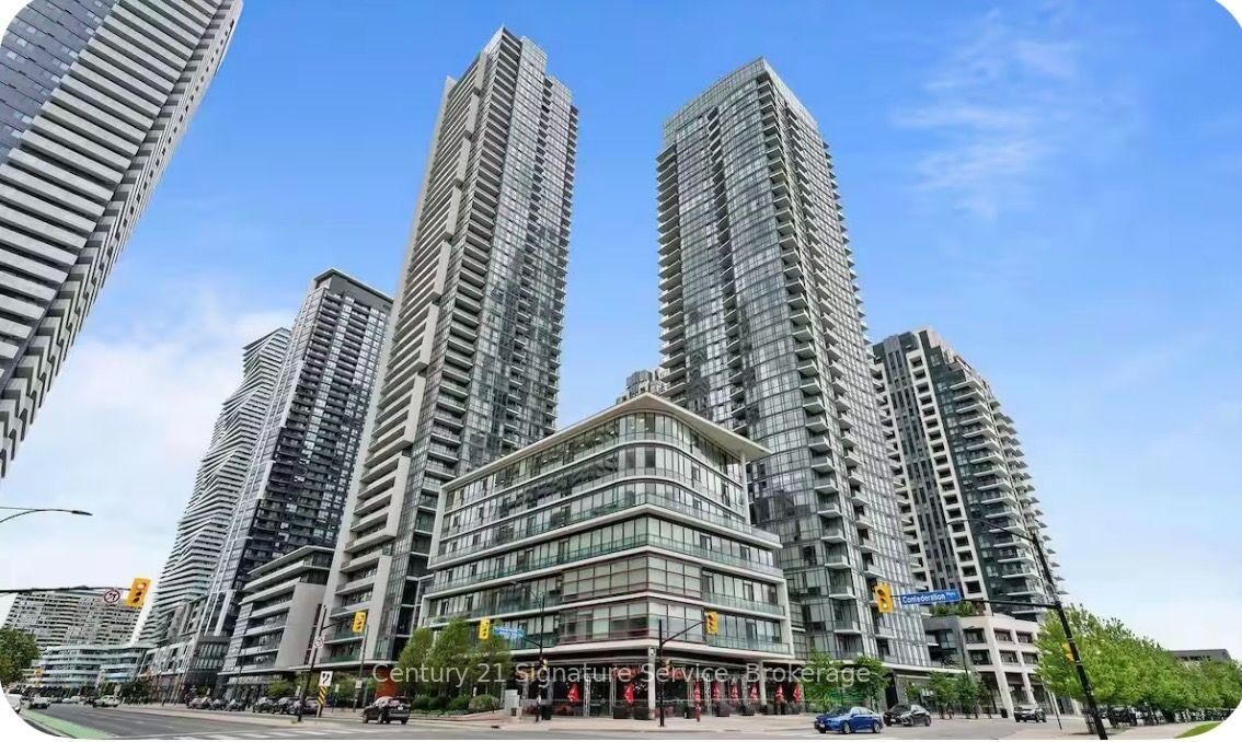 Property Photo:  4070 Confederation Parkway 711  ON L5B 0G4 