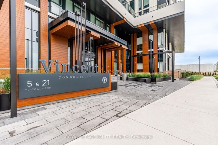Property Photo:  5 Meadowale Road 2208  ON L4K 0C7 