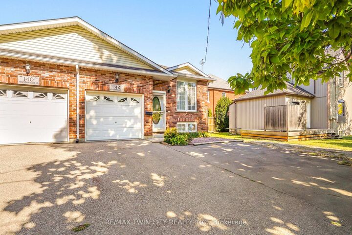 Property Photo:  142 Marlborough Street  ON N3S 7Y2 