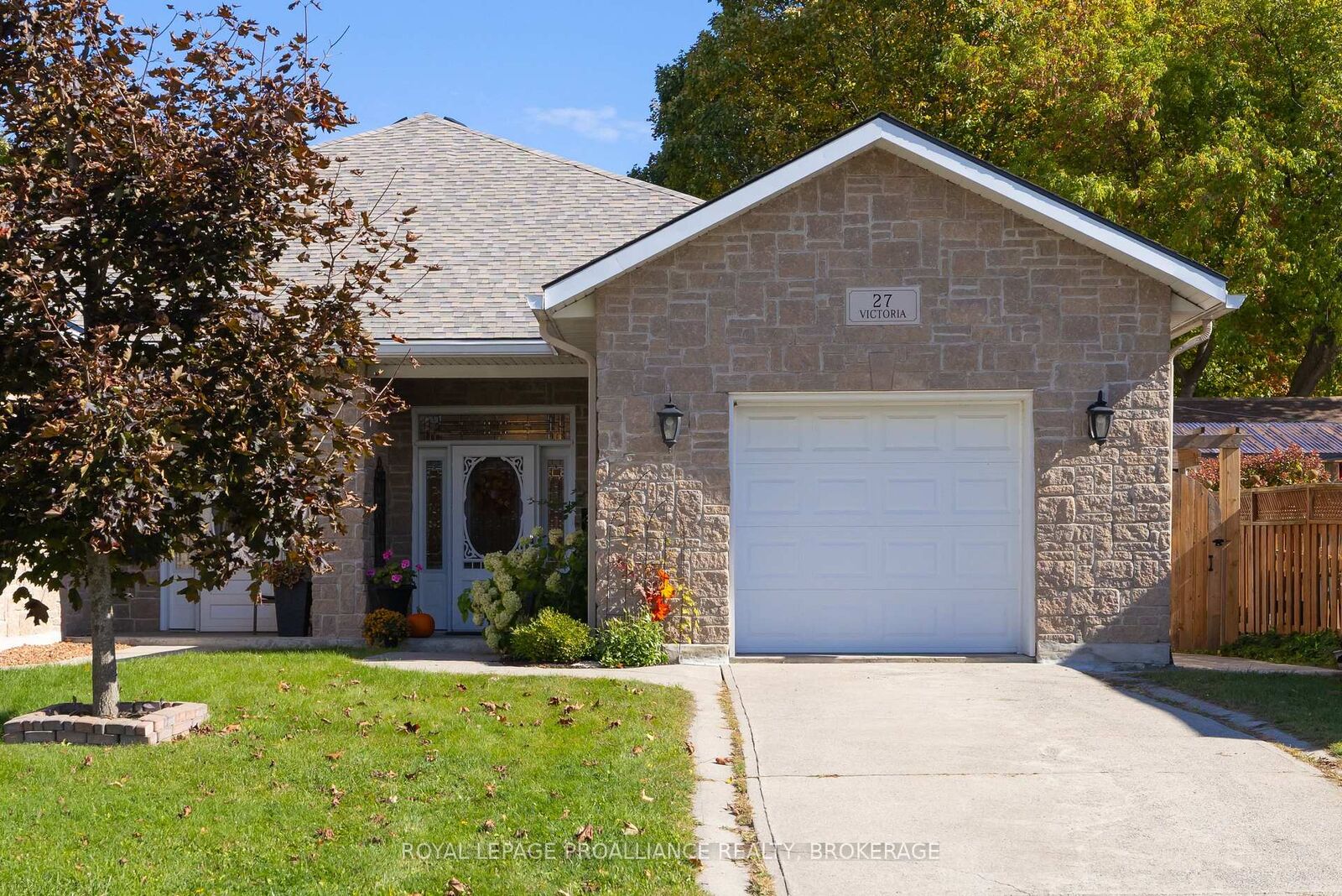Property Photo:  27 Victoria Avenue  ON K7G 2R9 