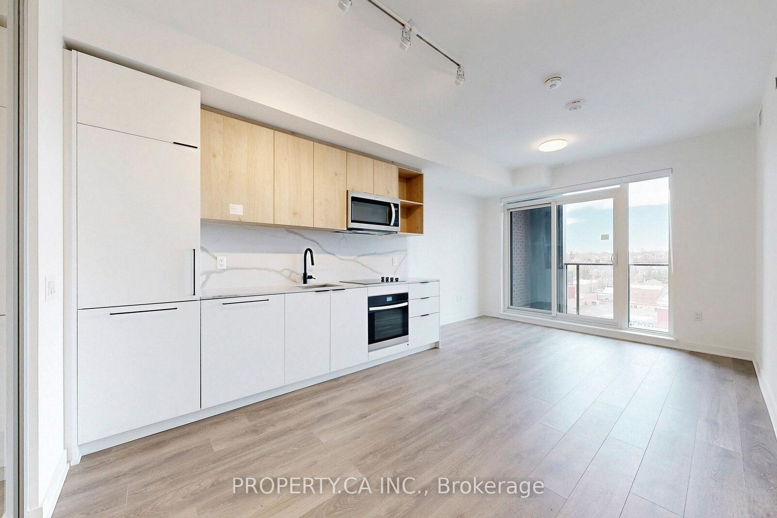 Property Photo:  1185 Dupont Street 617  ON M6H 0G5 