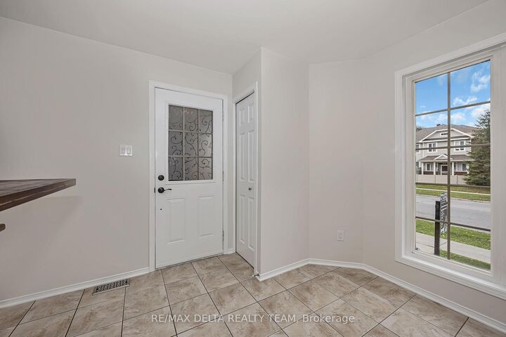 Property Photo:  900 Longfields Drive  ON K2J 5K6 