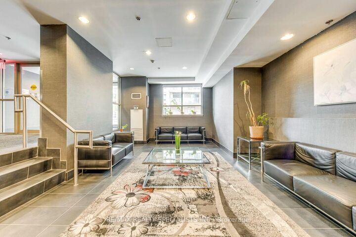 Property Photo:  812 Landsdowne Avenue 103  ON M6H 4K5 