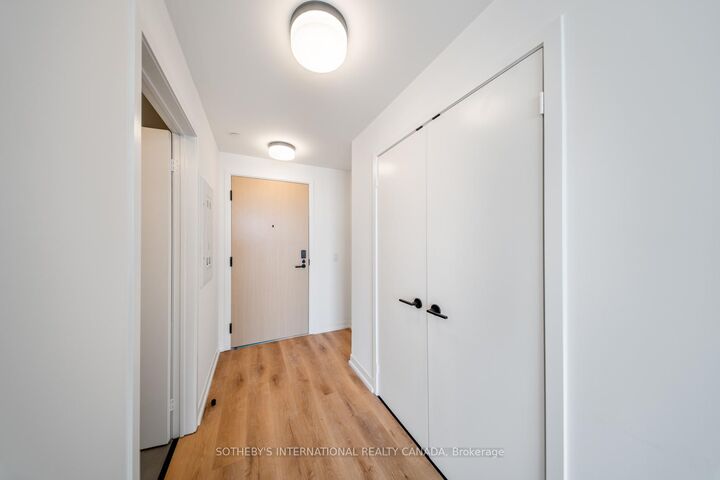 Property Photo:  5 York Garden Way 803  ON M6A 2V1 