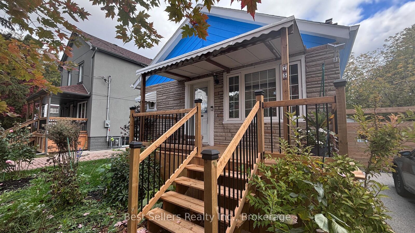 Property Photo:  75 Vanbrugh Avenue Main  ON M1N 3T1 