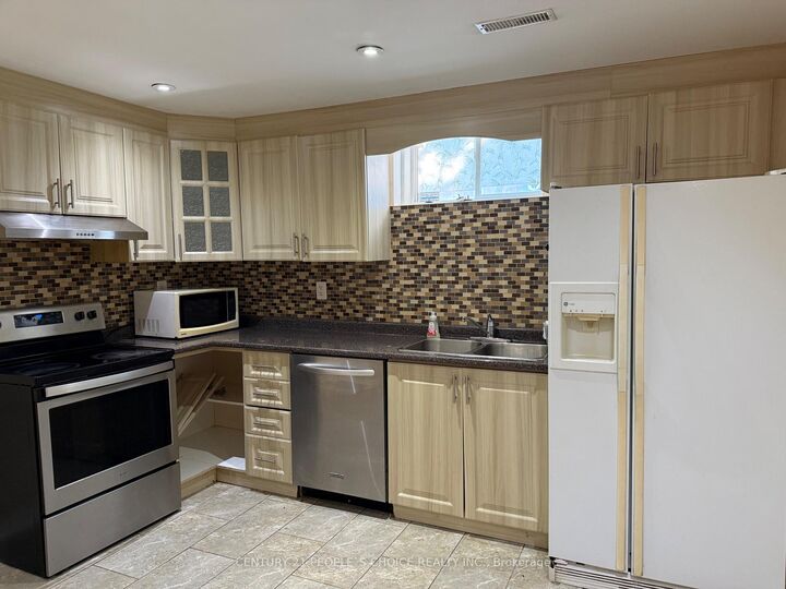 Property Photo: 5689 Sidmouth Street Lower ON L5V 2H1