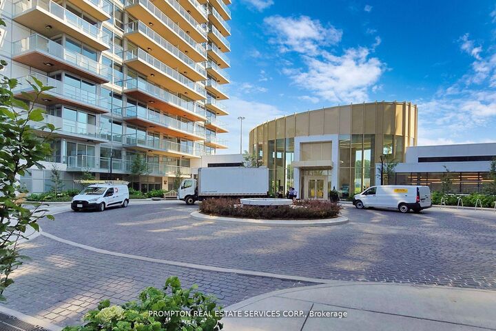 Property Photo:  27 McMahon Drive 3101  ON M2K 0J2 