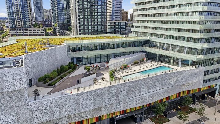 Property Photo:  3900 Confederation Parkway 3709  ON L5B 0M3 