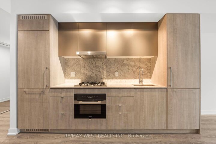 Property Photo:  771 Yonge Street 906  ON M4W 0B8 