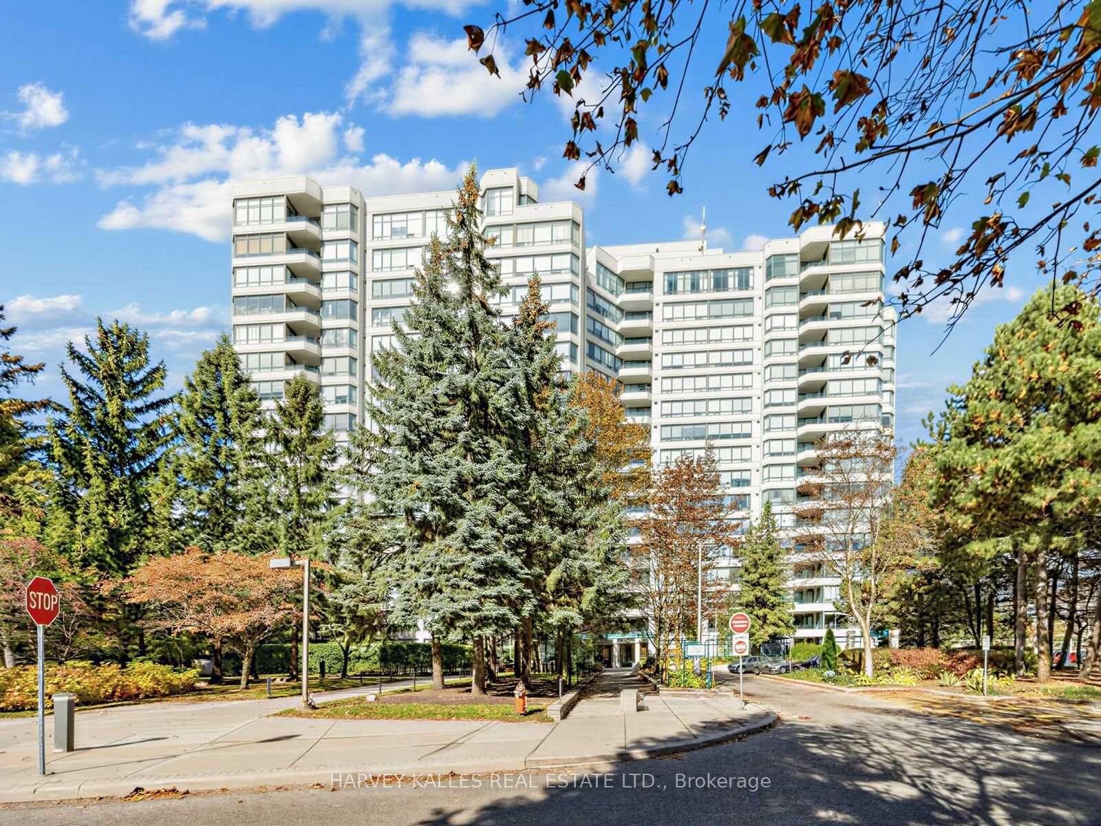 Property Photo:  120 Promenade Circle 707  ON L4J 7W9 