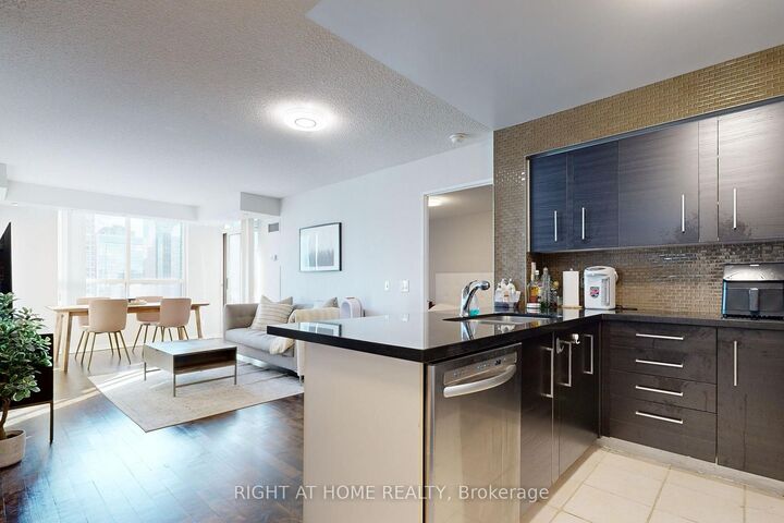 Property Photo:  18 Parkview Avenue 1507  ON M2N 7H7 