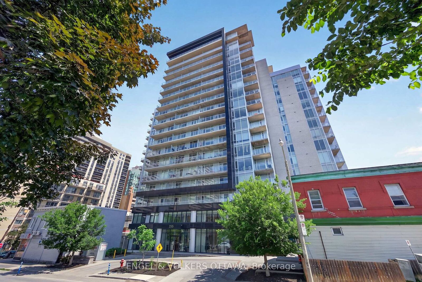 Property Photo: 255 Bay Street 816 ON K1R 0C5