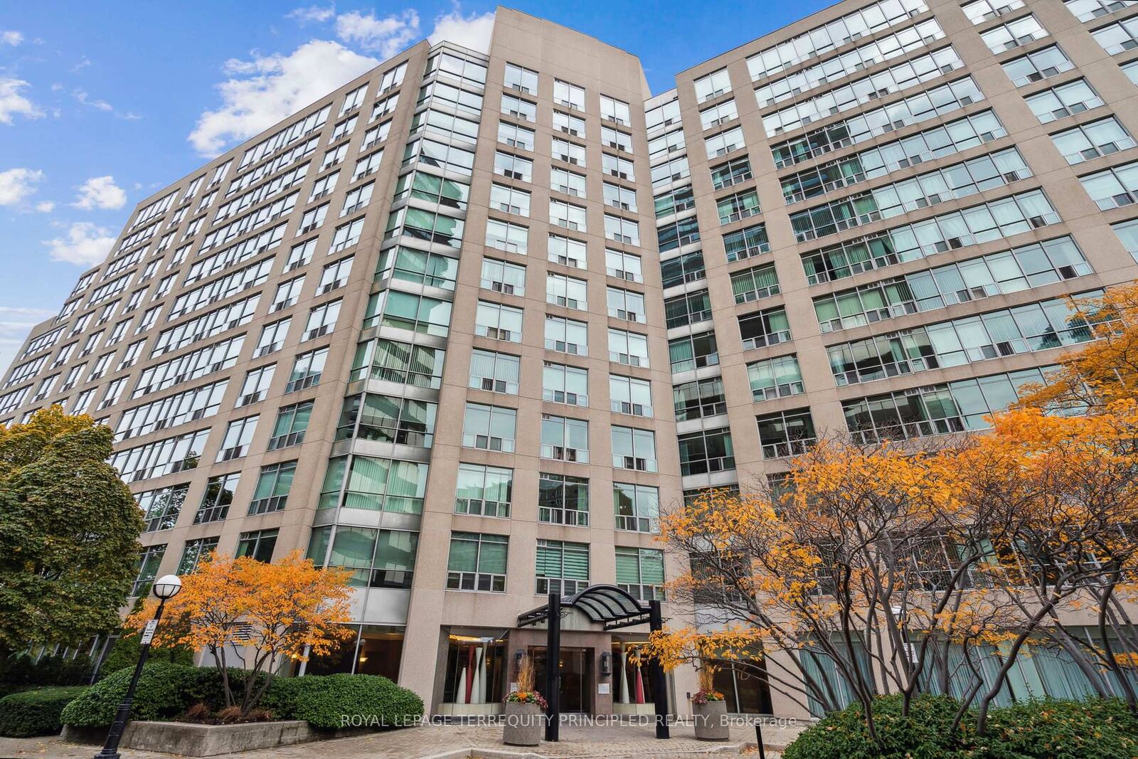 Property Photo:  942 Yonge Street 418  ON M4W 3S8 