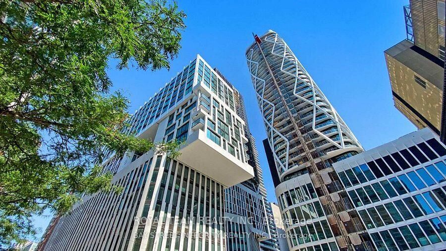 Property Photo:  238 Simcoe Street W 1406  ON M5T 0E2 