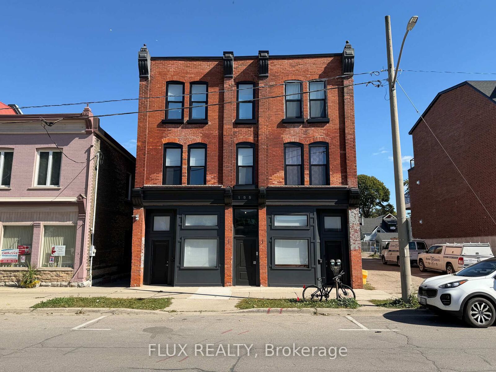 Property Photo:  195 Waterloo Street S 3  ON N5A 4B6 