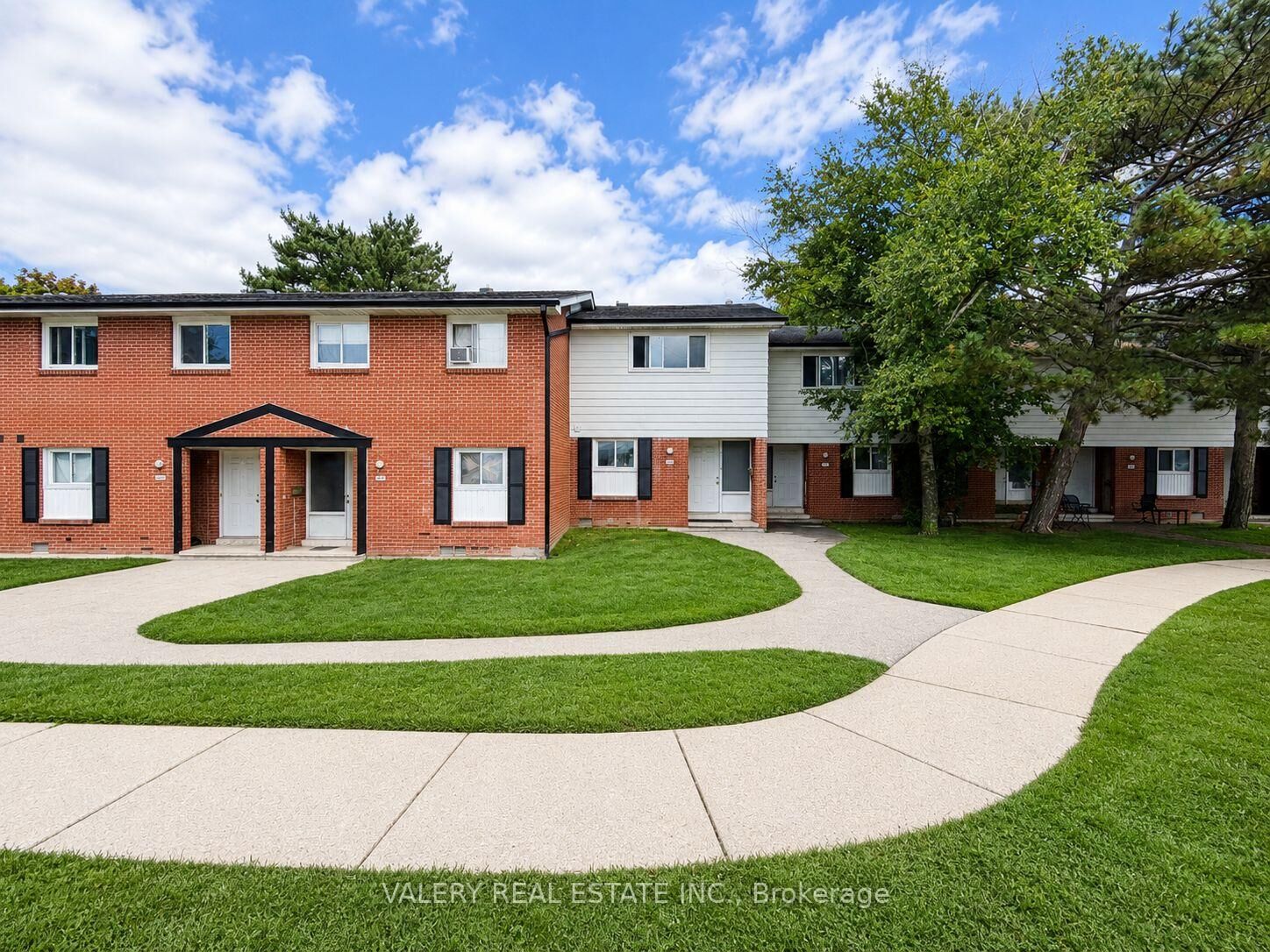 Property Photo:  520 Sunnydale Place G  ON N2L 4T1 