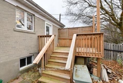 Property Photo:  18 Elm Street A  ON L9R 1M8 
