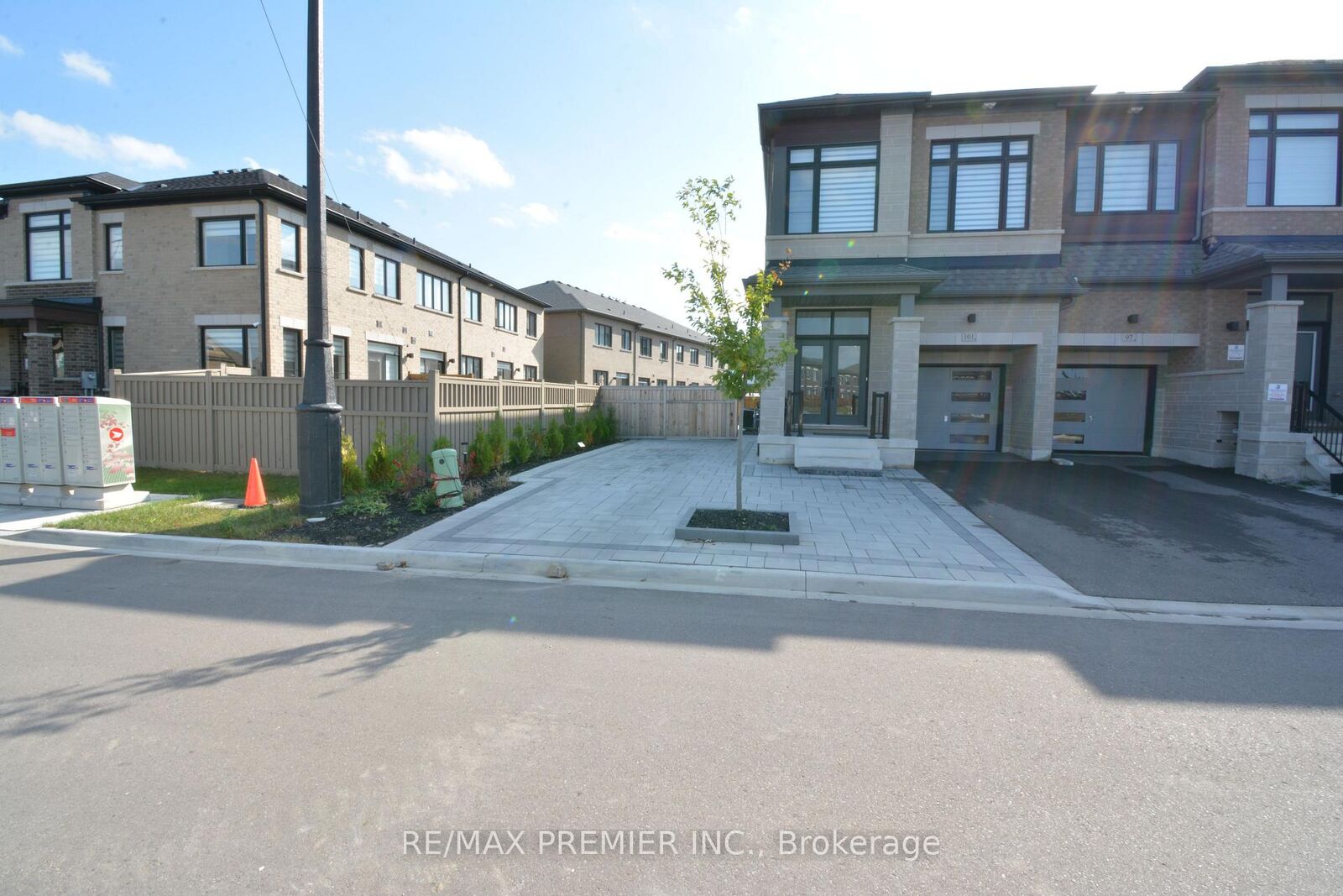 Property Photo:  101 Kinloss Street  ON L4H 5J5 