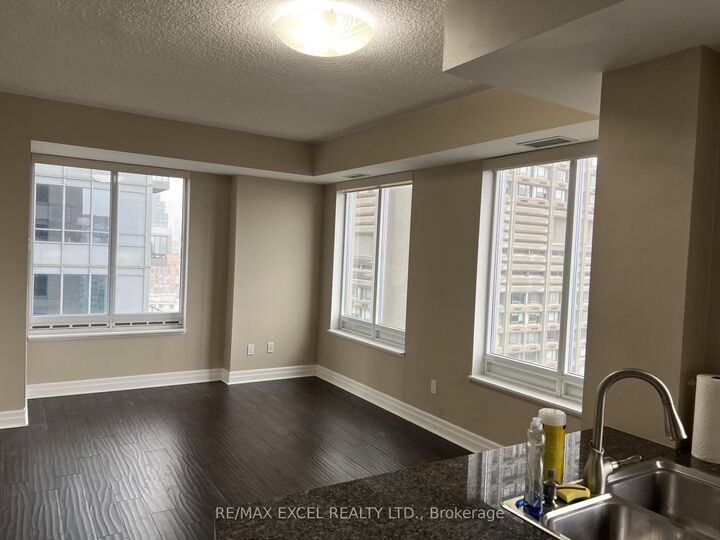 Property Photo:  35 Balmuto Street 3006  ON M4Y 0A3 