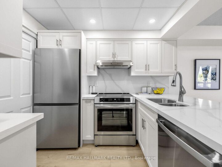 Property Photo: 175 Cedar Avenue 309 ON L4C 9V3