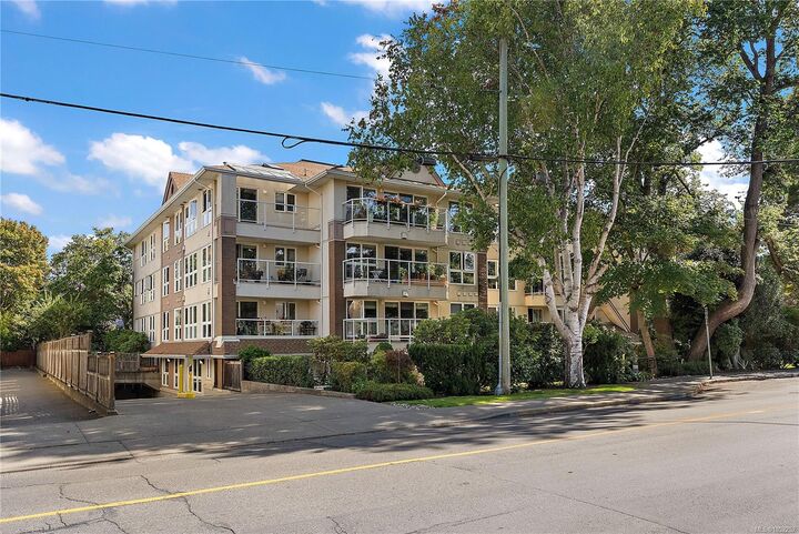 Property Photo:  1501 Richmond Ave #204  BC V8R 4P7 