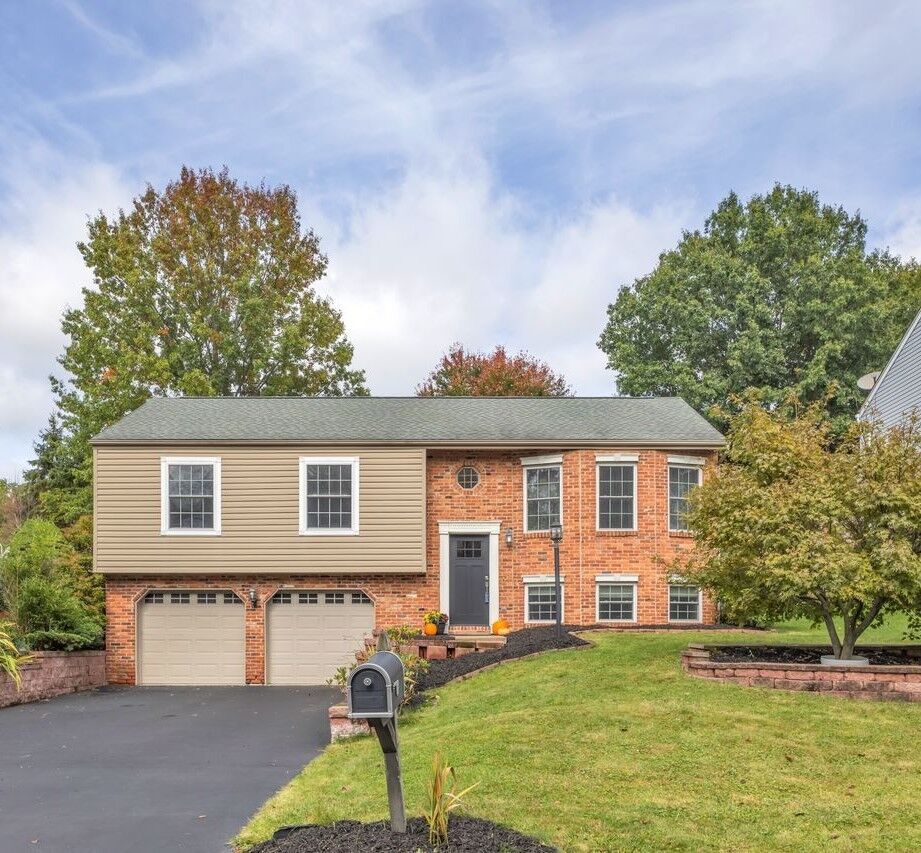 Property Photo:  111 Eden Way Ct  PA 16066 
