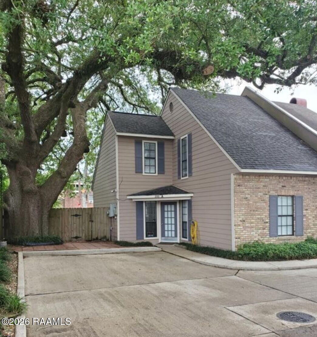 Property Photo: 200 Curtis Street Apt A LA 70506