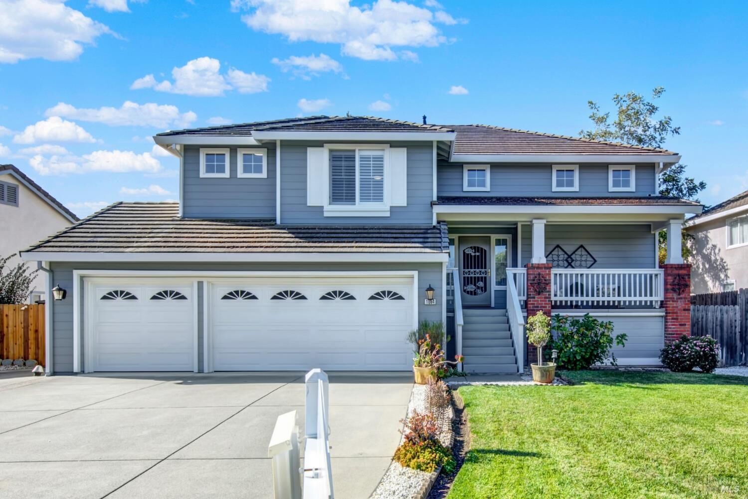 Property Photo: 1084 Creekside Drive CA 95687