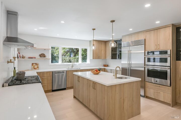 Property Photo: 2 Via La Cumbre CA 94904