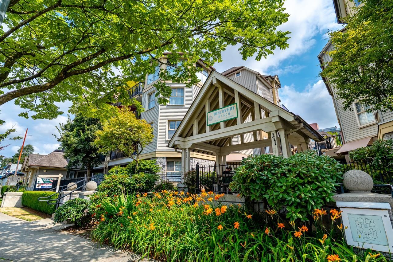 Property Photo:  215 Twelfth Street 506  BC V3M 4H4 