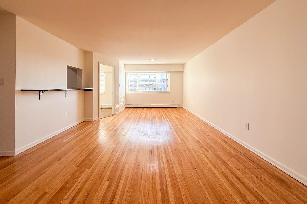 Property Photo:  461 W 16 Street 107  BC V7M 1V1 