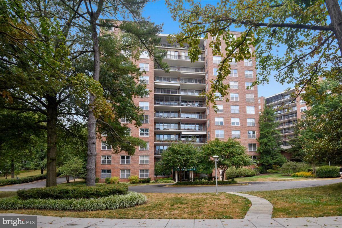 Property Photo:  3900 Watson Place NW B - G3g  DC 20016 