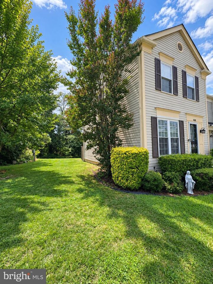 Property Photo: 6637 High Valley Lane VA 22315