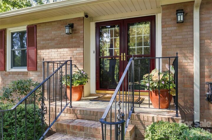 Property Photo: 122 Keowee Circle NC 28079