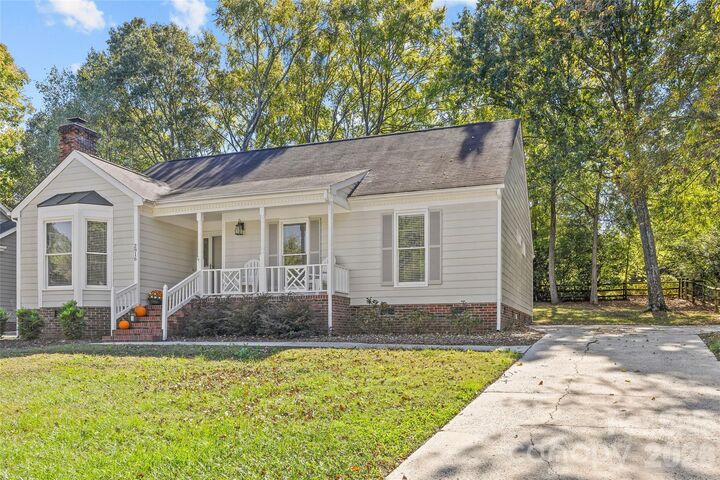 Property Photo: 2916 Winghaven Lane NC 28210