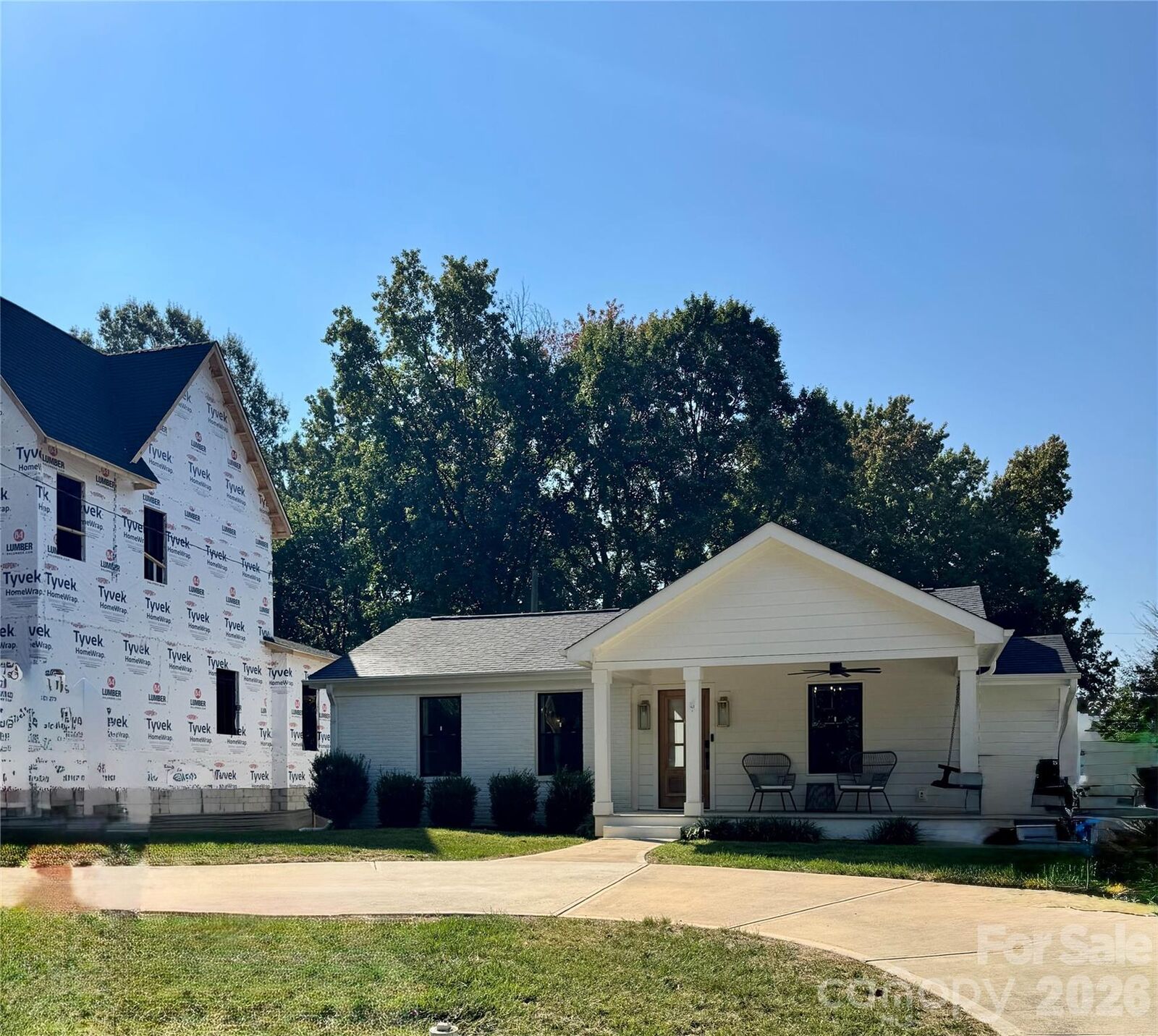 Property Photo: 512 Manhasset Road NC 28209