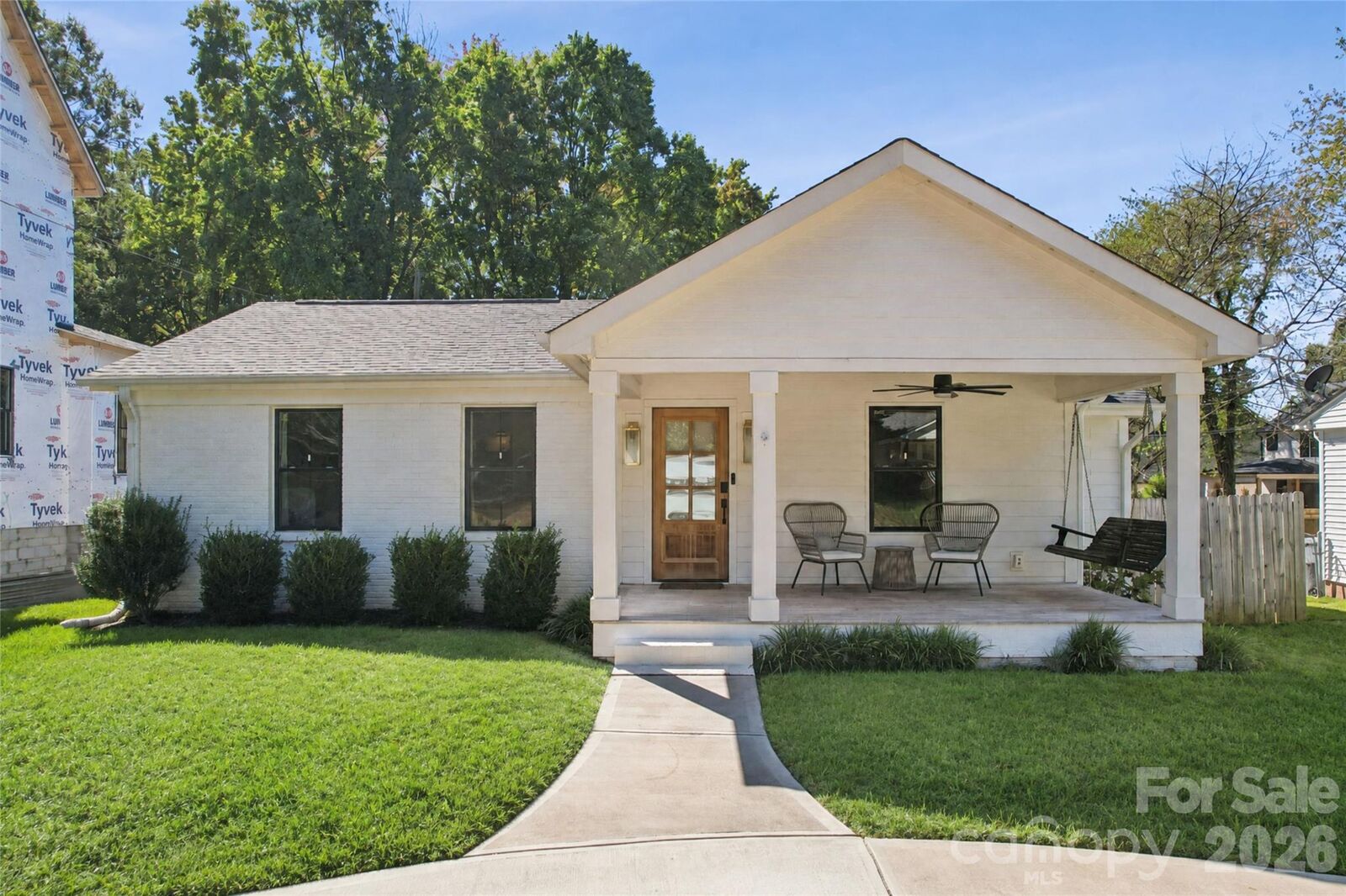Property Photo:  512 Manhasset Road  NC 28209 